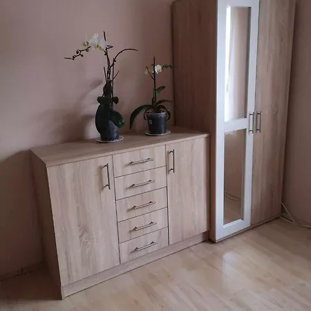 Nyaraló Bence