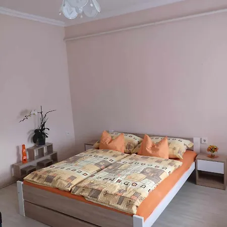 Nyaraló Bence